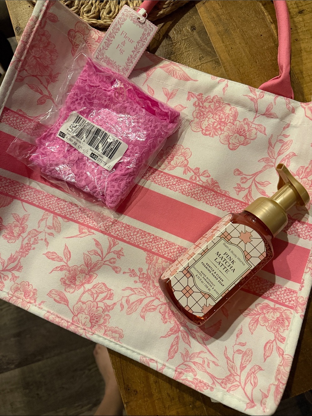 Bath & Body Works Antibacterial Foaming Hand Soap large top vs panties lrg nwt